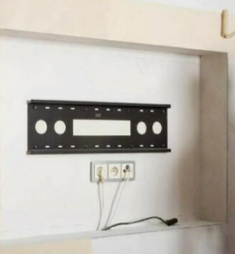 Повесить телевизор на стену