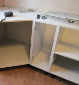 Сборка кухонь