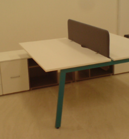 Сборка офисного комплекта мебели